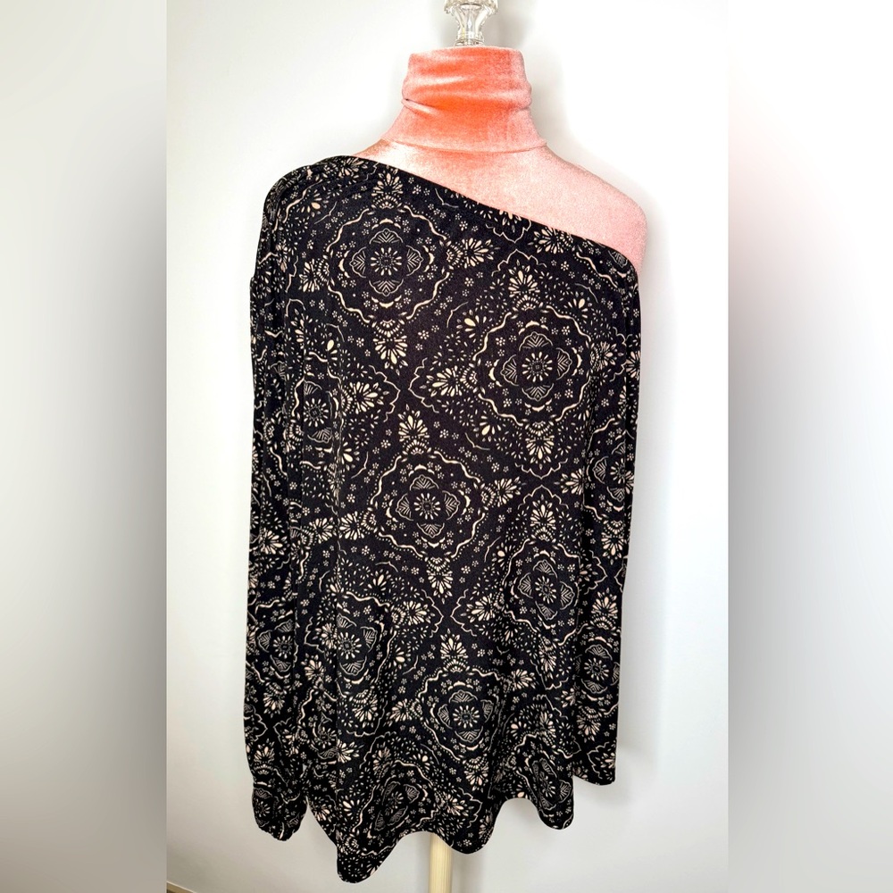 Maurice’s One Shoulder Long Sleeve Ruched Top Black Tan Damask Pattern Size 3X